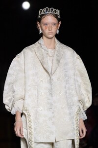 00012-Simone-Rocha-Details-Spring-2022-RTW-Credit-Brand.thumb.jpg.46dd2f45ba511bb053c80f82f074c1af.jpg