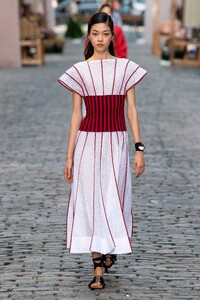 00015-Tory-Burch-Spring-22-RTW-New-York-credit-gorunway.thumb.jpg.404d187d26a518187915ed12143bd687.jpg