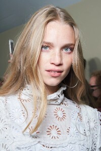 00017-Isabel-Marrant-Spring-22-RTW-BEAUTY-Paris-credit-Gorunway.thumb.jpg.943845541f7e44dc97e292e3198ce6bc.jpg