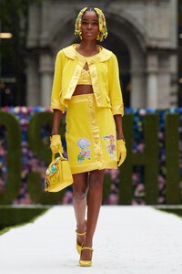 00017-Moschino-RTW-Spring-22-credit-gorunway.thumb.jpg.517382f456c15abdde9231d8d0178c67.jpg