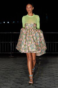 00019-Prabal-Gurung-Spring-22-collection-credit-gorunway.thumb.jpg.4fb9908268d8614a354d6b0d188f01c7.jpg
