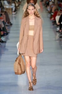 00022-Max-Mara-Milan-Spring-2022-RTW-Credit-Alessandro-Lucioni-GORUNWAY.thumb.jpg.326890ad675135828514c8a90afa08f2.jpg