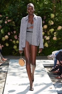 00022-Michael-Kors-Spring-22-RTW-New-York-credit-gorunway.thumb.jpg.55c0be318838bc2f5f5dd2a18771efe0.jpg