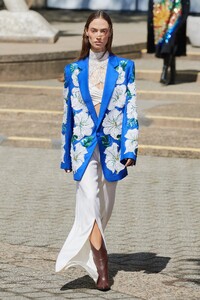 00023-Rodarte-Spring-22-RTW-New-York-credit-gorunway.thumb.jpg.bc4c4f63cce99151761a0302adc0b121.jpg