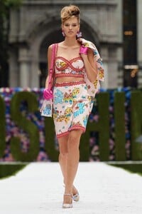 00024-Moschino-RTW-Spring-22-credit-gorunway.thumb.jpg.fe3084a2a1968a94f4b0ec9a73acfd4f.jpg