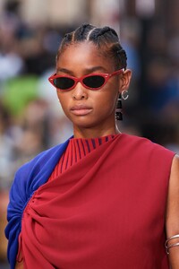 00024-Tory-Burch-Details-Spring-22-rtw-new-york-credit-go-runway.thumb.jpg.8d834b84c765c83685585da8117cb4b0.jpg