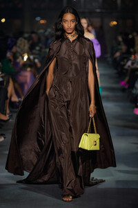 00027-valentino-spring-22-rtw-paris-credit-gorunway.thumb.jpg.96afa96d0a813daf7464ba8500be3884.jpg