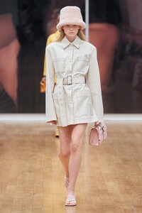 00028-Tods-Spring-2022-RTW-Credit-Alessandro-Lucioni-GORUNWAY.thumb.jpg.8a9b5f18f301fe5128e6337270d0611b.jpg