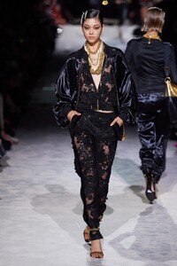 00030-Tom-Ford-Spring-2022-RTW-Credit-FILIPPO-FIOR-GORUNWAY.thumb.jpg.543d3744ee71d8c0fbd65ad764c8292d.jpg