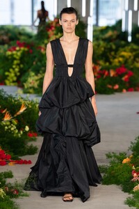 00031-Jason-Wu-Collection-Spring-22-New-York-credit-gorunway.thumb.jpg.eb92aa03805f6c192172f12e8fcf9b8b.jpg