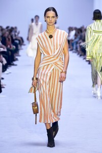 00032-Jil-Sander-Spring-22-RTW-Milan-credit-Alessandro-Lucioni-Gorunway.thumb.jpg.9f7f768513766adf1a73b61d67f52efb.jpg