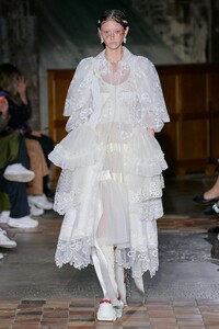 00032-Simone-Rocha-Spring-22-London-credit-Daniele-Obberrauch-Gorunway.thumb.jpg.c845d93285c99709e02452d2280ae8ae.jpg