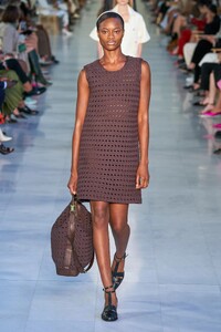 00034-Max-Mara-Milan-Spring-2022-RTW-Credit-Alessandro-Lucioni-GORUNWAY.thumb.jpg.146a7e00169d655df71605ddf998c1e0.jpg