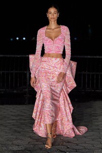 00036-Prabal-Gurung-Spring-22-collection-credit-gorunway.thumb.jpg.4899c46a3453ed4930f16def34099edd.jpg