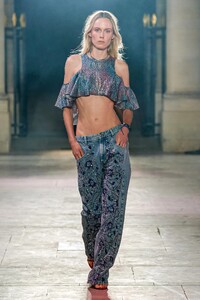 00038-Isabel-Marrant-Spring-22-RTW-Paris-credit-Gorunway.thumb.jpg.d1df886f343102b11d8e111407bb01b4.jpg
