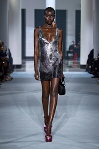 00038-Lanvin-RTW-Spring-22-Paris-credit-Gorunway.thumb.jpg.91a8e5b84dc171ee1afc8be8df1fb549.jpg
