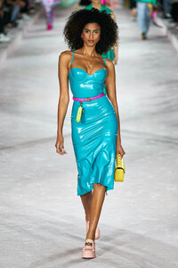 00039-versace-spring-2022-rtw-milan-credit-alessandro-lucioni-gorunway.thumb.jpg.f160592a72008d04a580ff2a8c3b1da7.jpg