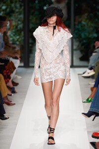 00040-Philosophy-di-lorenzo-serafini-Spring-22-RTW-credit-Gorunway.thumb.jpg.50607cc6837207c6aeb2142309aeb63f.jpg