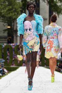 00043-Moschino-RTW-Spring-22-credit-gorunway.thumb.jpg.74cf578205fc6d35f8b7e14d23c28afd.jpg