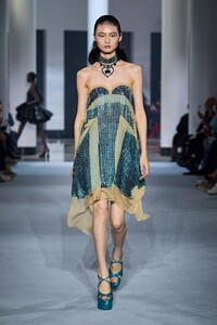 00046-Lanvin-RTW-Spring-22-Paris-credit-Gorunway.thumb.jpg.a8ea44a1677525a384a95344e447015f.jpg