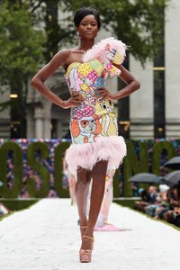 00048-Moschino-RTW-Spring-22-credit-gorunway.thumb.jpg.72cee5ee7b359420a64006baacab4a3f.jpg