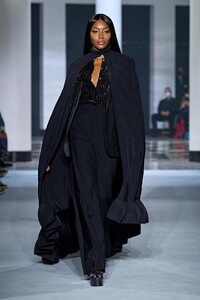 00049-Lanvin-RTW-Spring-22-Paris-credit-Gorunway.thumb.jpg.8e25427e8238181dabe7d9a983d35d21.jpg