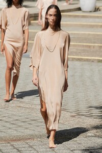 00063-Rodarte-Spring-22-RTW-New-York-credit-gorunway.thumb.jpg.82634bf1b12bf011cd3b517f1f2f8a13.jpg
