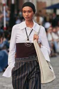 00094-Tory-Burch-Details-Spring-22-rtw-new-york-credit-go-runway.thumb.jpg.670431a6748810aa510a09951e8d9995.jpg