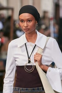 00095-Tory-Burch-Details-Spring-22-rtw-new-york-credit-go-runway.thumb.jpg.4e7d3ee271a43d4173977223a7fa651e.jpg