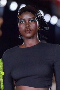 00117-versace-spring-22-rtw-milan-details-credit-brand.thumb.jpg.0d41ef821e45cdc59ee44f0ea1614878.jpg