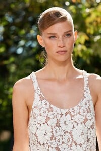 00128-Michael-Kors-Spring-22-NEw-York-RTW-credit-gorunway.thumb.jpg.e5ac04cc3930201797f5d772366945af.jpg