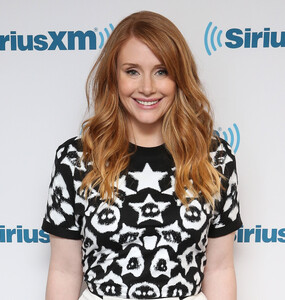 003_Bryce_Dallas_Howard_visits_at_SiriusXM_Studio_on_August_3_2016_in_New_York_City.jpg