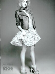 1006507353_ARCHIVIO-VogueItalia(February2010)-DakotaFanning-004.thumb.jpg.46b3c032d9fbfb5314413d2574ab3e32.jpg