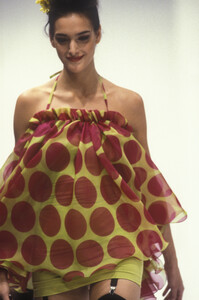 1015907493_DolceGabbana1992WomenRTW4.thumb.jpg.dff9fefe9e3b4e276c53a33a1a12bc43.jpg