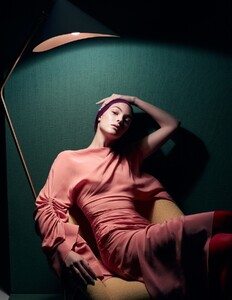 1028320140_VogueChinaMarch20192.thumb.jpg.ba399aebd4b01d897cefd38e4dc00a23.jpg