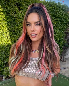 1052843497_AlessandraAmbrosio.thumb.jpg.2baa450e7a5cb312abe2c81237dafe58.jpg