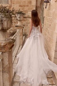 Lihi Hod SS2023 Bridal Couture Collection 'Ella'  Gown (1).jpeg