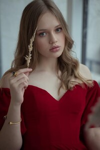 Tanya Sklyar 1740full-tanya-sklyar.jpg