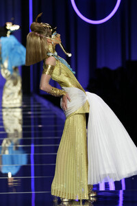 1122639269_ChristianDior2004HauteCouture65.thumb.jpg.b11c972271714a648a9a16d32d824b67.jpg