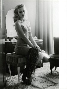 1144700096_ARCHIVIO-VogueItalia(August2009)-GeorgiaMayJagger-005.thumb.jpg.0296003de2913a101890d95f85c05773.jpg