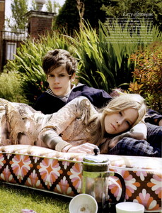 1158619848_VogueUK(November2008)-NewEngland-002.thumb.jpg.b7d33ae62c6eb31dd68d62c2cdec3cbb.jpg