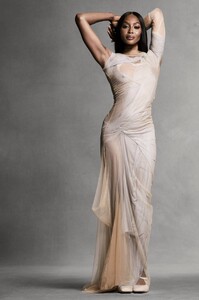1186863358_VogueUSNovember2020107.thumb.jpg.82767c9043ab991f206521f586caf1cd.jpg