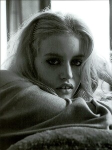 1196104973_ARCHIVIO-VogueItalia(August2009)-GeorgiaMayJagger-001.thumb.jpg.f60a7cb390ee01e51f2af65de21b708a.jpg