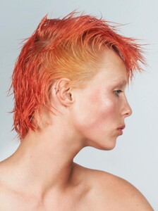 1213645406_VogueParisApril20192.thumb.jpg.0fa65d2f51cc7135d881ec71ee792761.jpg