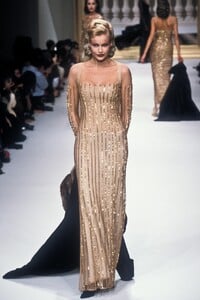 1240941796_HerveLeger1995WomenRTW33.thumb.jpg.dd9e30bcd91661f5e110952137f7450b.jpg