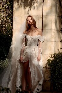 Lihi Hod SS2023 Bridal Couture Collection 'Lilu'  Gown (1).jpeg