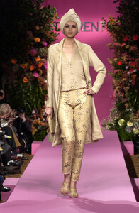 1245743368_Torrente2002HauteCouture18.thumb.jpg.051ea079703542dab73c7fb9e6c14231.jpg