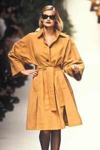 1248979594_YvesSaintLaurent1995WomenRTW44.thumb.jpg.fa20ea8c6eb7677ac008bf2a76ce83e1.jpg