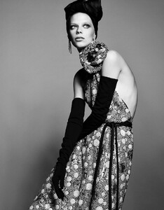 1271498019_VogueJapanMarch201818.thumb.jpg.55c200e7377b1082340aaa5f284d4146.jpg