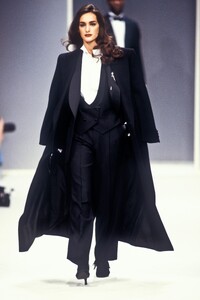 1292495570_Cerruti1992WomenRTW22.thumb.jpg.87af81e2fd942845b386829f2c7f4e7c.jpg